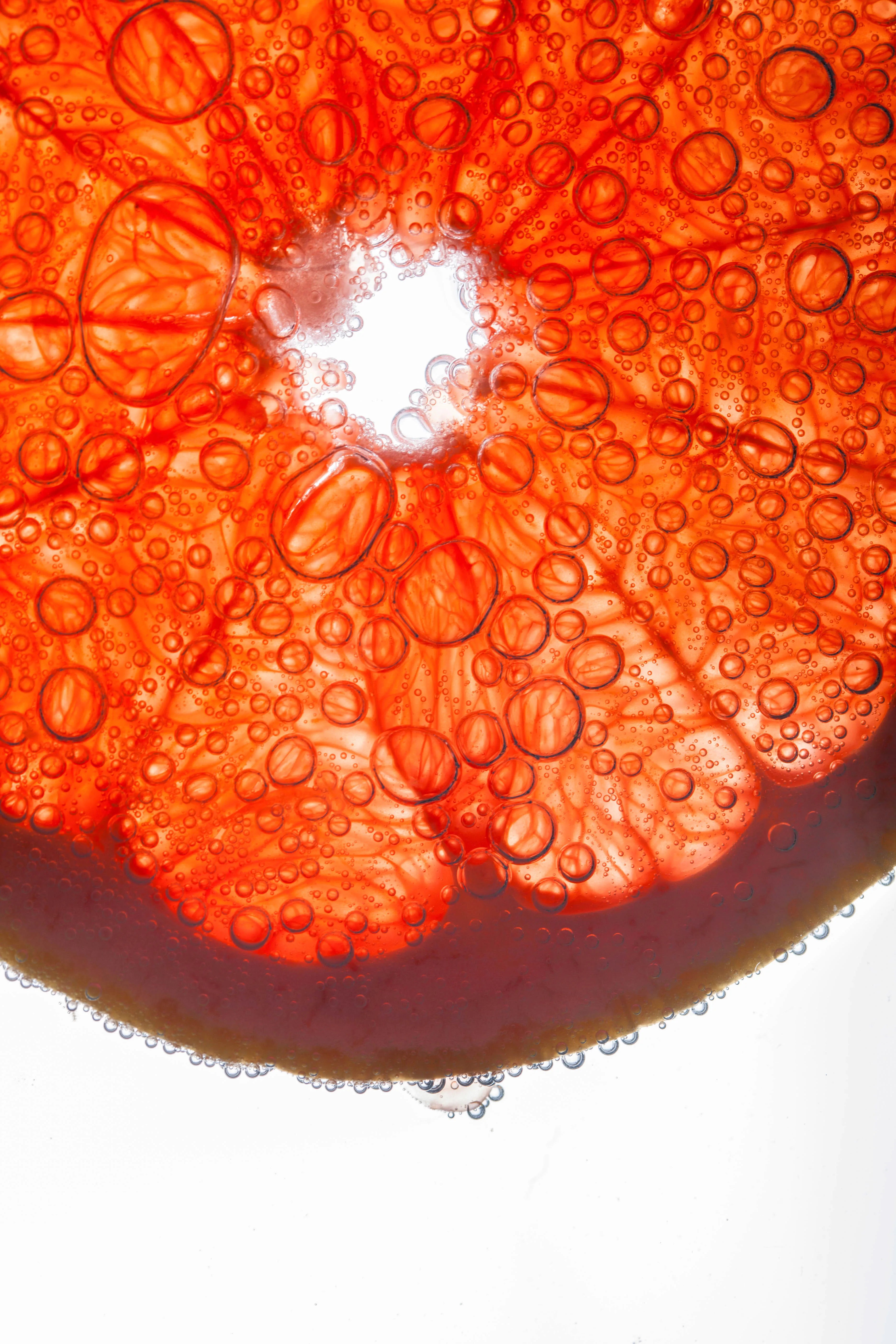 Gros plan en macro d’une tranche d’orange sanguine Moro montrant les anthocyanines naturelles du Morosil® 400 mg